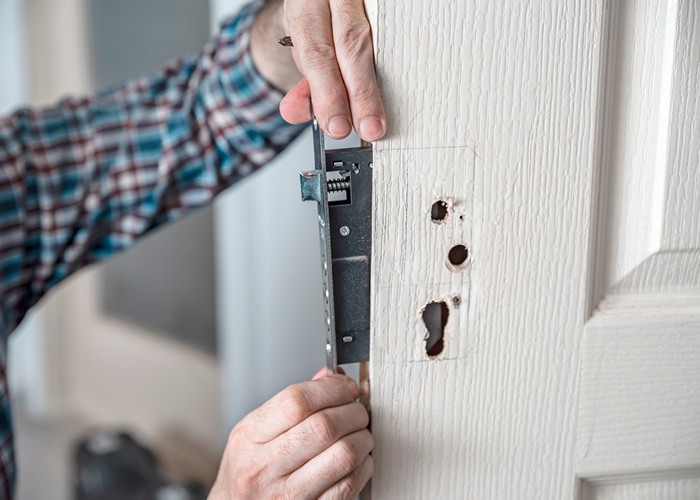 Changing locks after vacating an apartment in Knoxville, TN